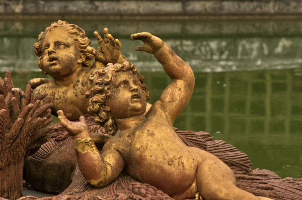 França, uma fonte no parque do Palácio de Versalhes — Fotografia de Stock