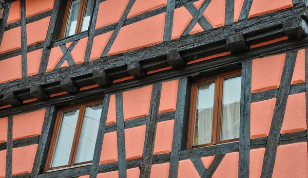 프랑스, 알자스에서 eguisheim의 아름 다운 오래 된 집 — 스톡 사진