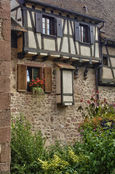 França, pequena aldeia de Riquewihr na Alsácia — Fotografia de Stock