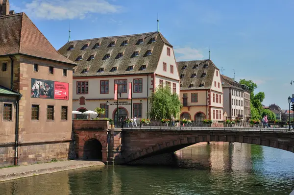 Alsace, gamla och historiska distriktet i strasbourg — Stockfoto