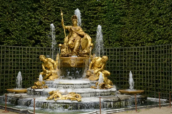 Francia, Arboleda triunfal en el parque del Palacio de Versalles — Foto de Stock