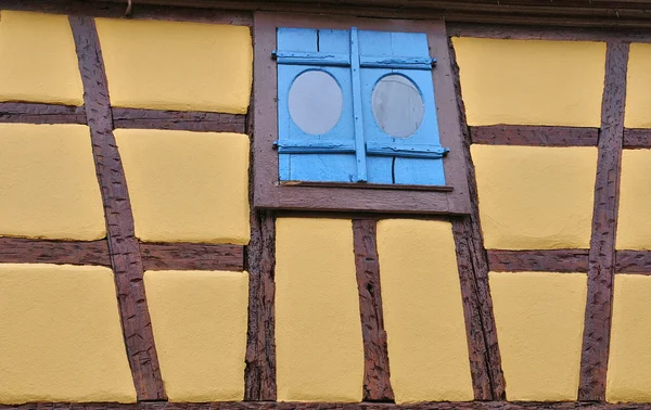 Fransa, eski evde pitoresk: eguisheim alsace içinde — Stok fotoğraf