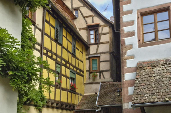 Frankreich, kleines dorf riquewihr im elsass — Stockfoto