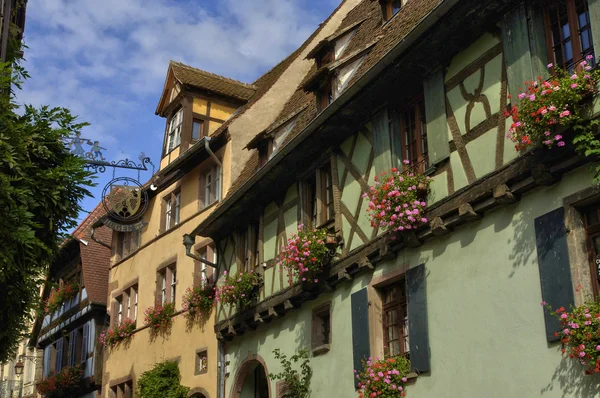 Frankrijk, klein dorp van riquewihr in Elzas — Stockfoto