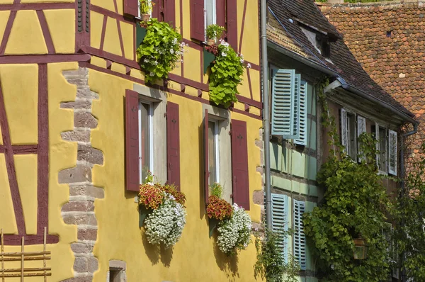 Frankrijk, klein dorp van riquewihr in Elzas — Stockfoto