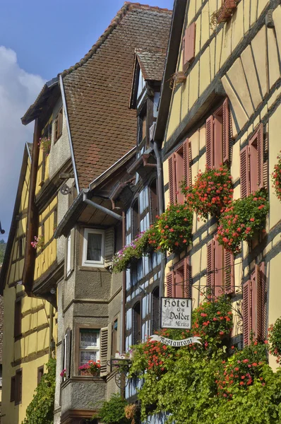 Francia, piccolo villaggio di Riquewihr in Alsazia — Foto Stock