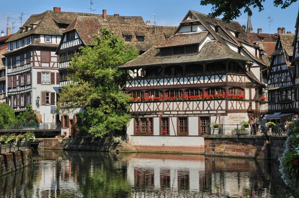 Elsass, altes und historisches Viertel in Straßburg — Stockfoto