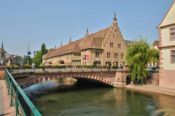 Alsace, gamla och historiska distriktet i strasbourg — Stockfoto