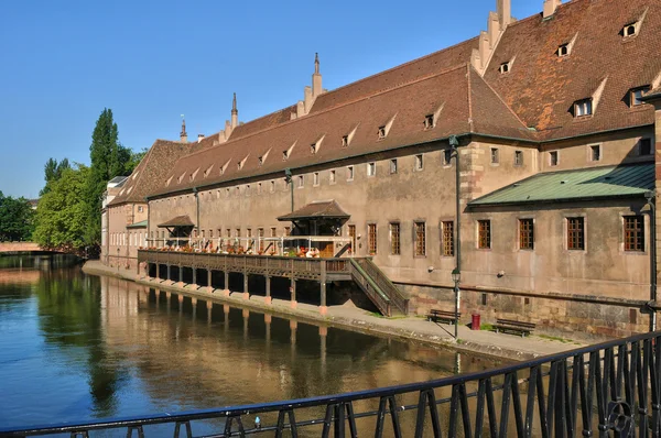Эльзас, старый и исторический район Страсбурга — стоковое фото