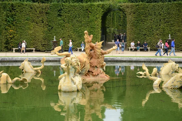Frankrijk, fontein in versailles paleis park — Stockfoto