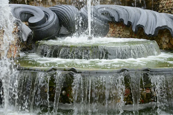 Francia, Tres fuentes en el parque del Palacio de Versalles — Foto de Stock