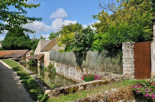 法国，风景如画的村庄里的谢 — 图库照片