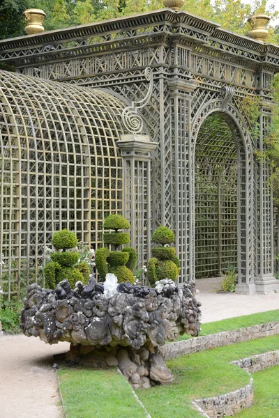 Francia, Enceladus Grove en el parque del Palacio de Versalles — Foto de Stock