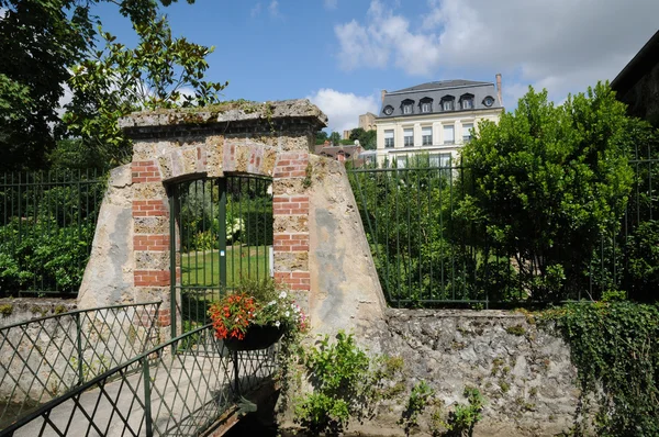 Francia, il pittoresco villaggio di Chevreuse — Foto Stock