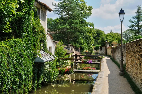 Francie, v malebné vesničce chevreuse — Stock fotografie