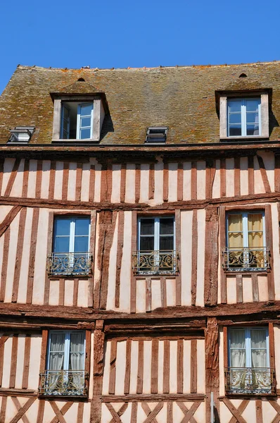 Old house in Nogent le Roi in Eure et Loir — Stock Photo, Image