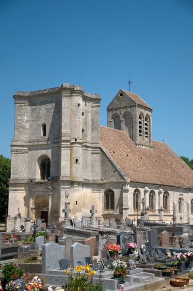 França, a pitoresca igreja de Nucourt — Fotografia de Stock