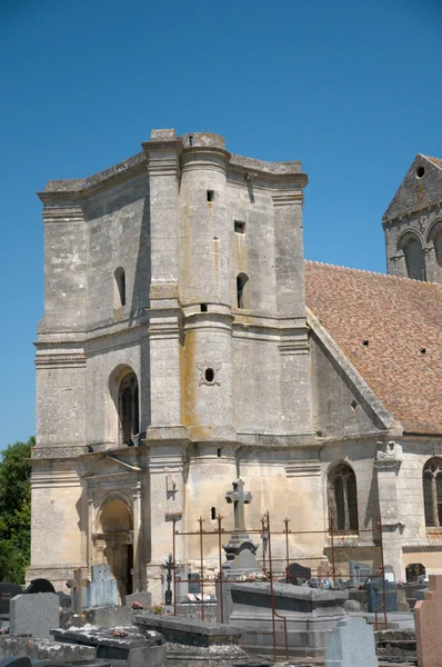 Francia, la pittoresca chiesa di Nucourt — Foto Stock