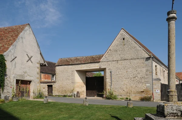 Frankrike, pittoreska byn themericourt i val d oise — Stockfoto