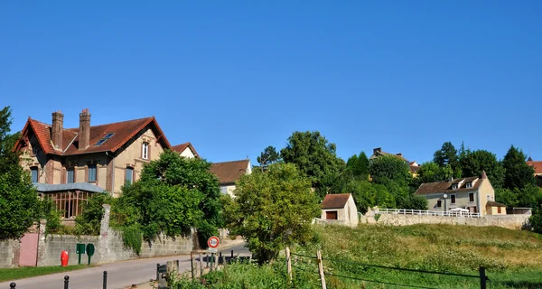 Francie, v malebné vesničce montgeroutl — Stock fotografie