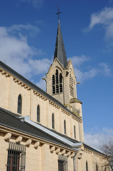 França, a igreja histórica de Les Mureaux — Fotografia de Stock