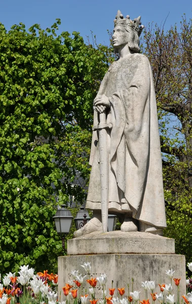 Francja, pomnik Ludwika 9 w poissy w les yvelines — Zdjęcie stockowe
