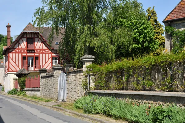 Francia, el pintoresco pueblo de Fremainville en Val d Oise — Foto de Stock