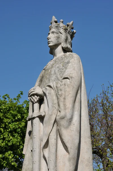 França, uma estátua de Louis 9 em Poissy em Les Yvelines — Fotografia de Stock