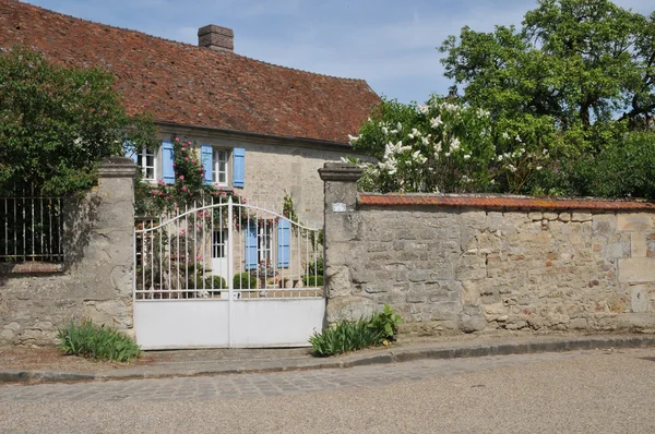 Francie, v malebné vesničce wy dit joli vesnice — Stock fotografie