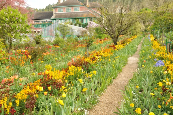 Monet talo Giverny in Normandie — kuvapankkivalokuva