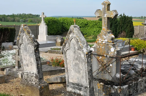 Frankrijk, het schilderachtige dorpje van maudetour — Stockfoto