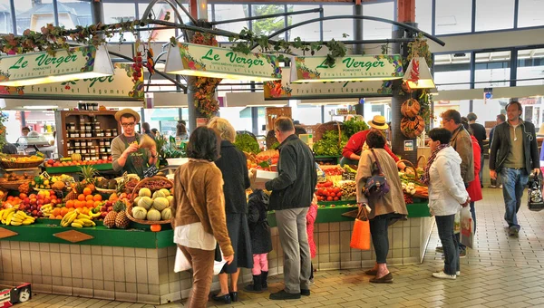 Bretagne, el pintoresco mercado de Pornichet en el Loira Atlantiqu —  Fotos de Stock