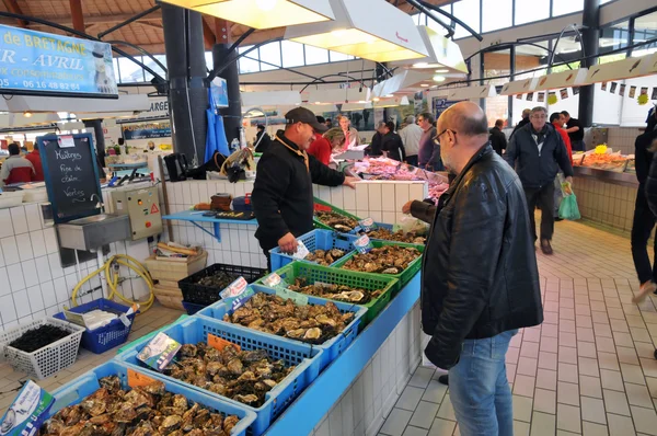 브르타뉴, 루아르 atlantiq 포르니 세 시장에서 생선이 게 — 스톡 사진