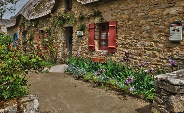 Bretagne, vecchio cottage di paglia a Saint Lyphard — Foto Stock