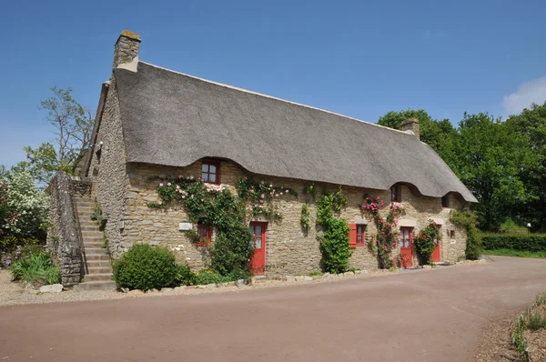 Bretagne, vecchio cottage di paglia a Saint Lyphard — Foto Stock