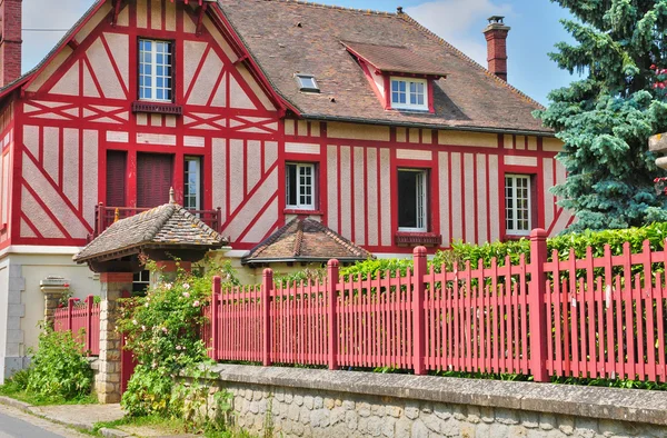 Francia, el pintoresco pueblo de Fremainville en Val d Oise —  Fotos de Stock