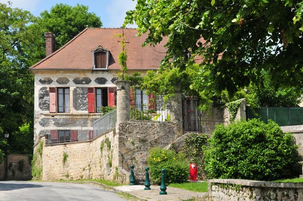 Frankrike, den pittoreska byn fremainville i val d oise — Stockfoto