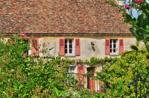 フランス、ワイオミング州 dit ジョリ村の美しい村 — ストック写真