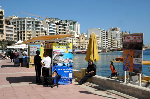 De schilderachtige stad van sliema, Malta — Stockfoto