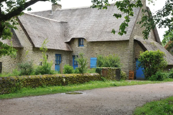 Bretagne, vecchio cottage di paglia a Saint Lyphard — Foto Stock