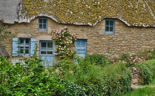 Bretagne, vecchio cottage di paglia a Saint Lyphard — Foto Stock