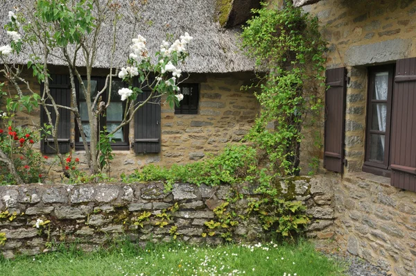 Bretagne, antigua casa de campo de paja en Saint Lyphard — Foto de Stock