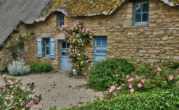 Bretagne, vecchio cottage di paglia a Saint Lyphard — Foto Stock