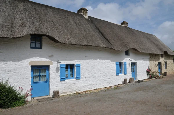 Bretagne, vecchio cottage di paglia a Saint Lyphard — Foto Stock