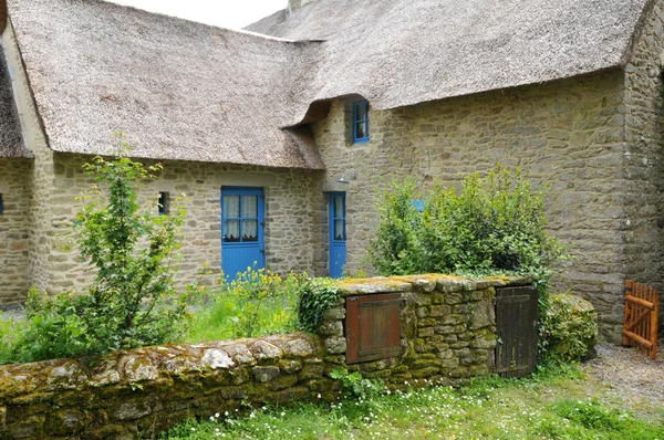 Bretagne, vecchio cottage di paglia a Saint Lyphard — Foto Stock