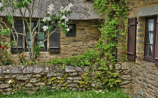 Bretagne, velha casa de palha em Saint Lyphard — Fotografia de Stock