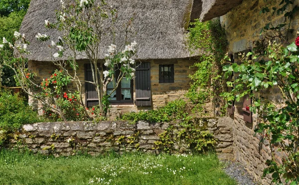 Bretagne, antigua casa de campo de paja en Saint Lyphard — Foto de Stock