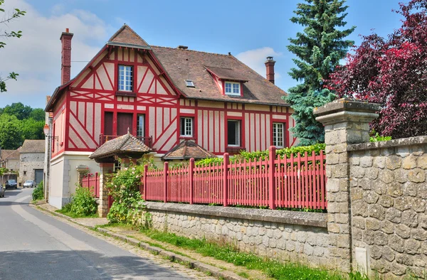 Francia, il pittoresco villaggio di Fremainville in Val d'Oise — Foto Stock