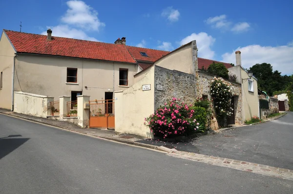 Francia, il pittoresco villaggio di Fremainville in Val d'Oise — Foto Stock