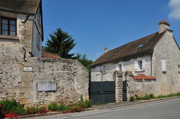 Frankrike, den pittoreska byn fremainville i val d oise — Stockfoto